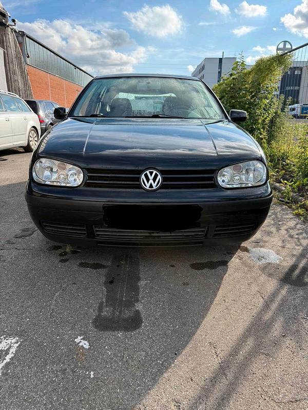 Schwarz Gebraucht 2001 VW Golf IV Kleinwagen | 1.000 € (Fairer Preis) - Bild 1/4