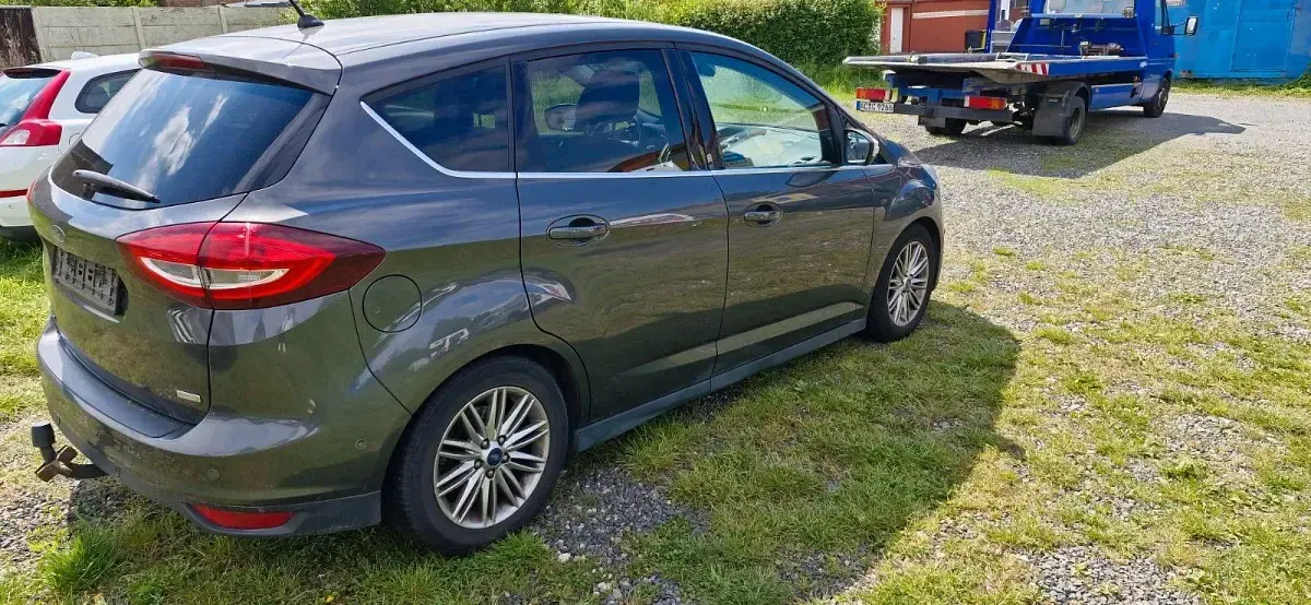 Gebraucht Ford C-MAX Titanium 125 PS (91 kW) 2017 Braun Van / Kleinbus