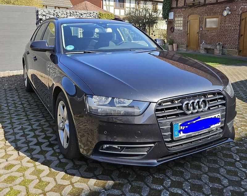 Gebraucht Audi A4 163 PS (119 kW) 2013 Grau Kombi