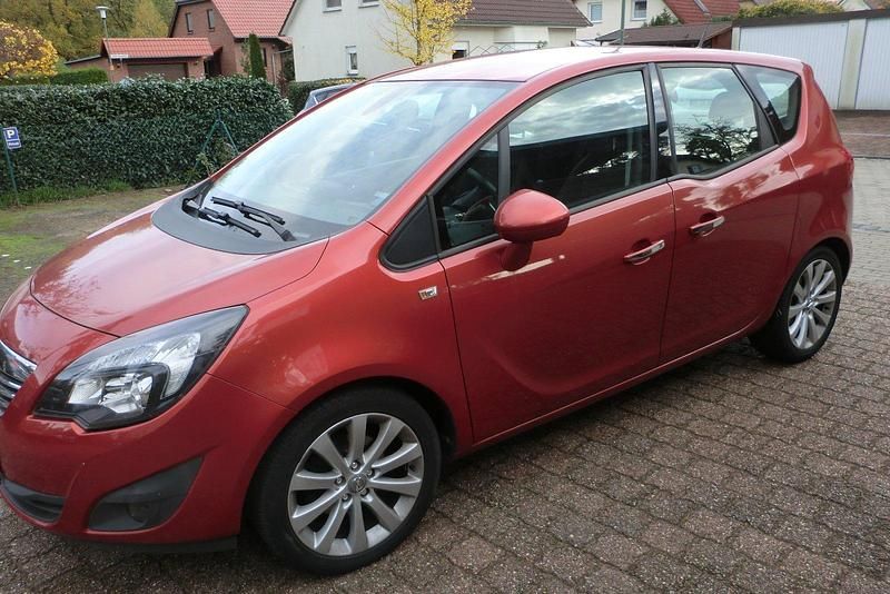 Rot Gebraucht 2011 Opel Meriva Innovation Van / Kleinbus | 5.498 € (Fairer Preis) - Bild 1/4