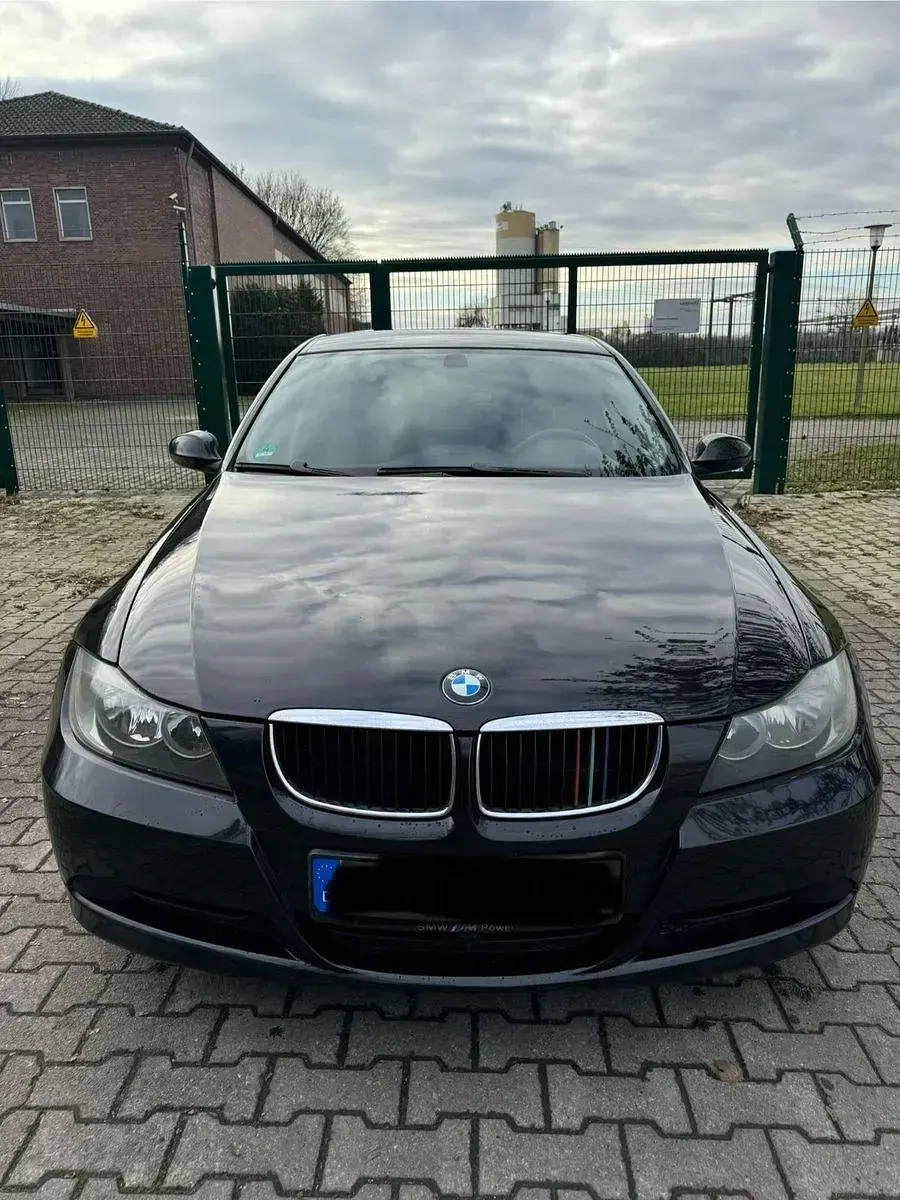 Gebraucht BMW 320 177 PS (130 kW) 2008 Schwarz Kombi