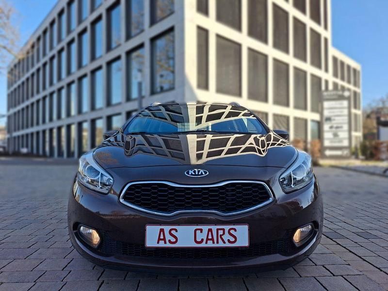 Gebraucht Kia Ceed Edition 7 90 PS (66 kW) 2014 Braun Kleinwagen