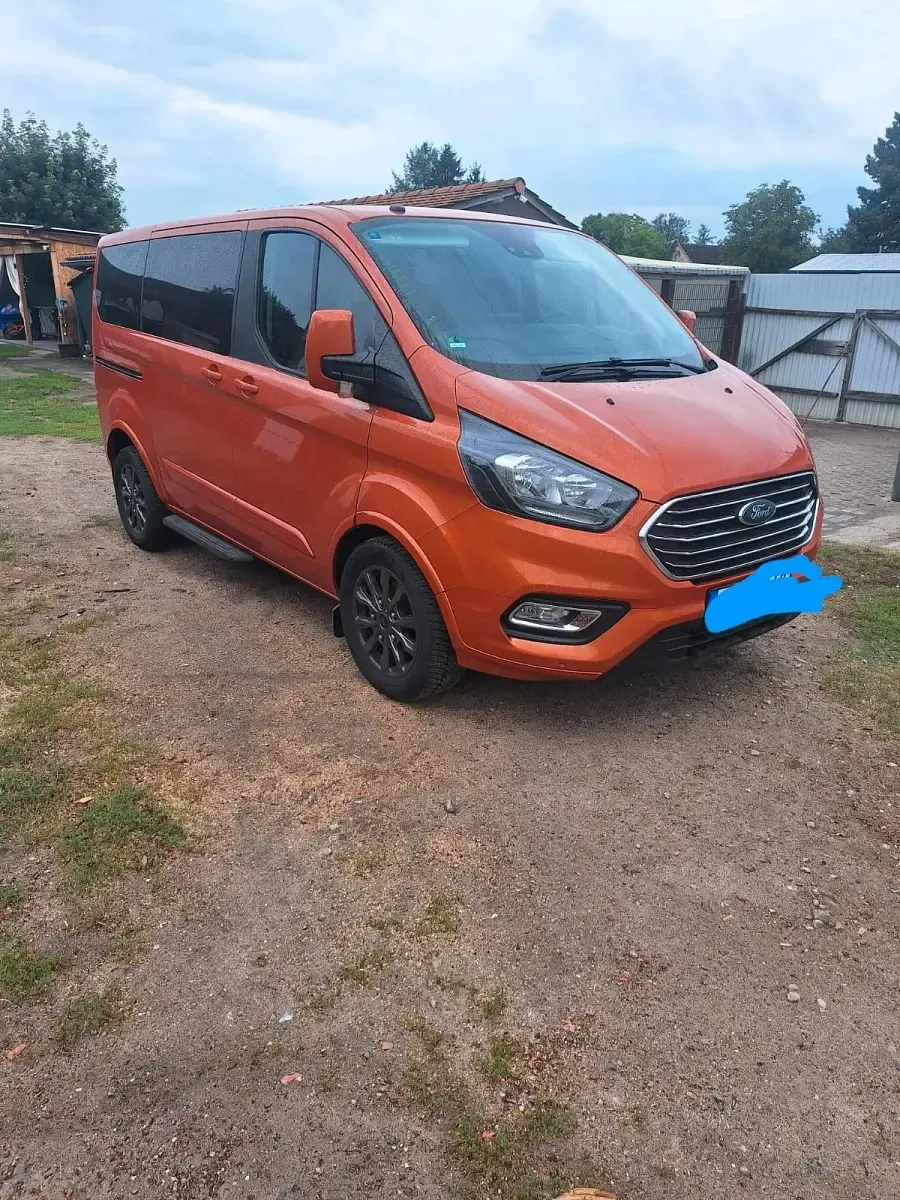 Gebraucht Ford Tourneo 170 PS (125 kW) 2018 Orange Van / Kleinbus