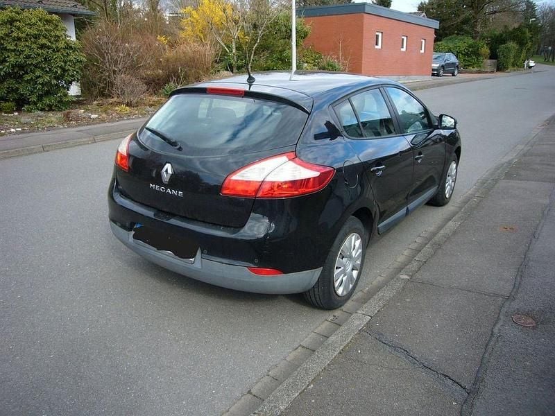 Gebraucht Renault Mégane Dynamique 110 PS (80 kW) 2013 Schwarz Limousine