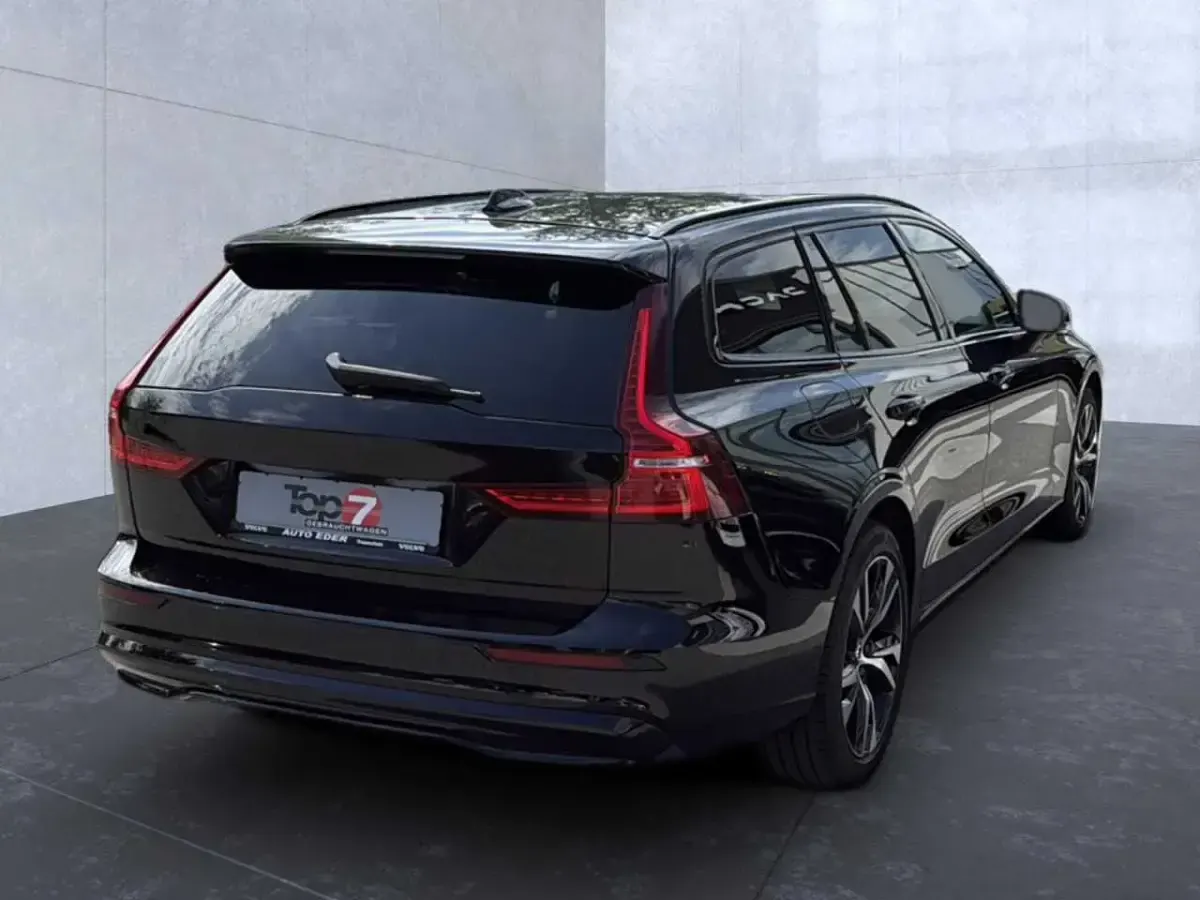 Gebraucht Volvo V60 145 PS (106 kW) 2024 Kombi