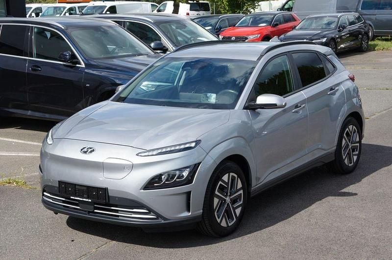Silber Gebraucht 2022 Hyundai Kona Trend SUV | 23.888 € (Etwas zu teuer) - Bild 1/4