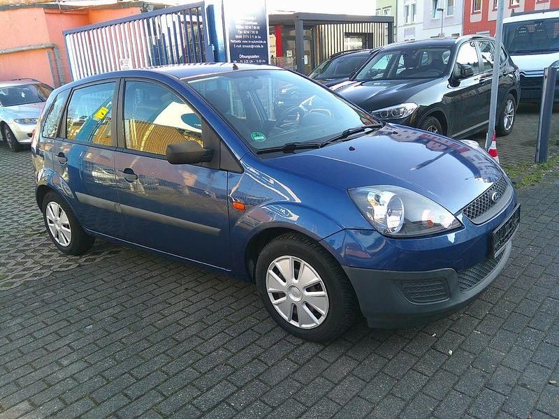Gebraucht Ford Fiesta Basis 69 PS (50 kW) 2007 Blau Kleinwagen