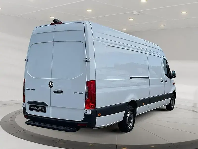 Gebraucht Mercedes Sprinter 170 PS (125 kW) 2025 Arktikweiss Van