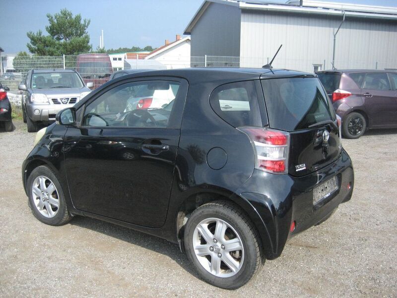 Gebraucht Toyota iQ Basis 90 PS (66 kW) 2009 Schwarz Kleinwagen