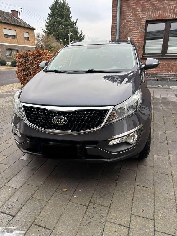 Grau Gebraucht 2016 Kia Sportage Vision SUV | 9.999 € (Guter Preis) - Bild 1/4