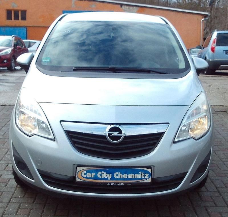 Gebraucht Opel Meriva Edition 101 PS (74 kW) 2011 Silber Van / Kleinbus