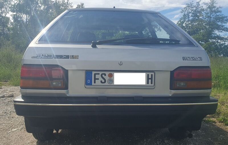 Gebraucht Mazda 323 60 PS (44 kW) 1985 Silber Kleinwagen