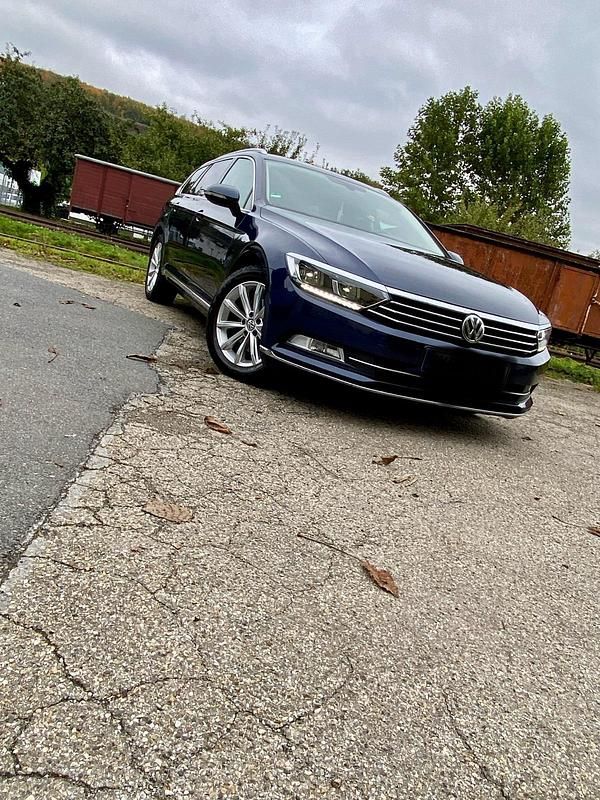 Blau Gebraucht 2016 VW Passat Kombi | 13.500 € (Fairer Preis) - Bild 1/4
