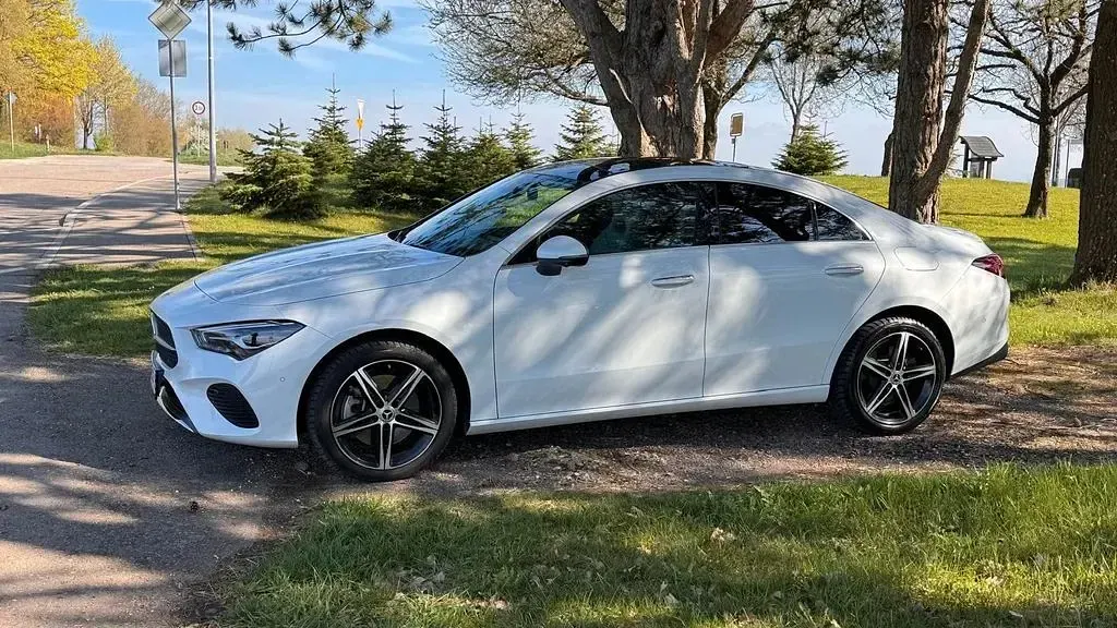 Gebraucht Mercedes CLA250e 218 PS (160 kW) 2024 Weiß Coupé