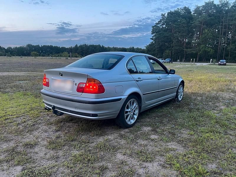 Second-hand BMW 325 192 CP (141 kW) 2001 Argintiu Berlinǎ