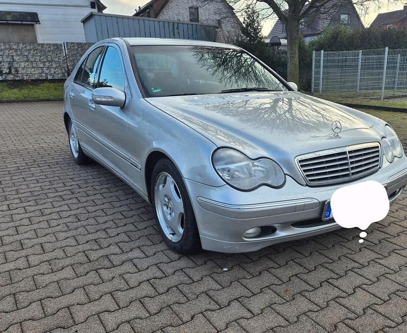 Silber Gebraucht 2003 Mercedes C240 Limousine | 2.399 € (Superpreis) - Bild 1/4