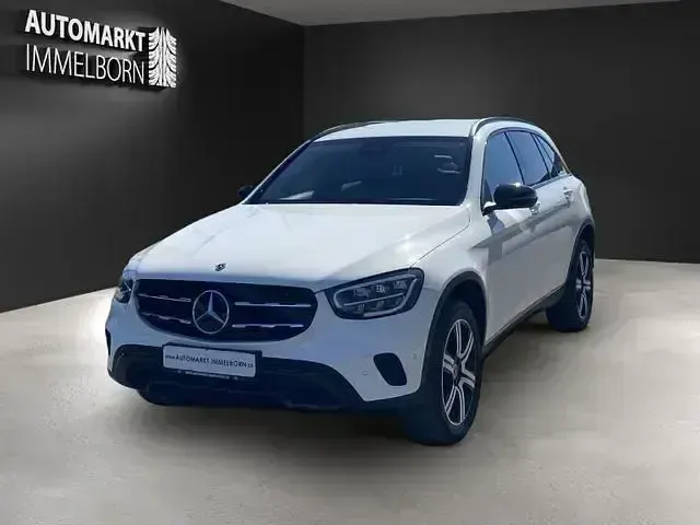 Gebraucht Mercedes GLC300e Night 320 PS (235 kW) 2022 Weiß SUV