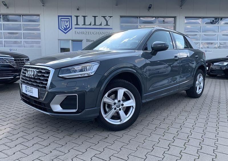 Grau Gebraucht 2020 Audi Q2 Sport SUV | 23.490 € (Fairer Preis) - Bild 1/4