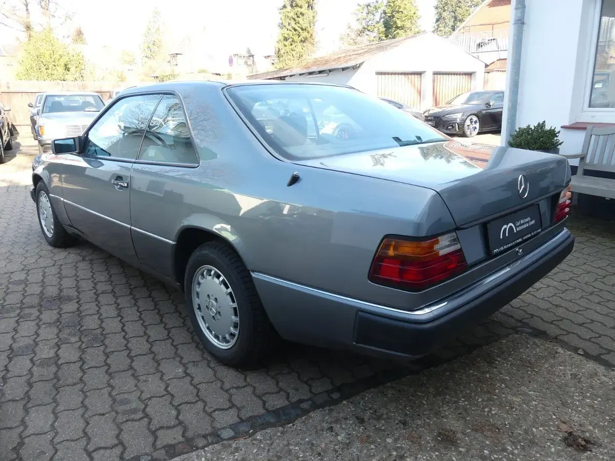 Gebraucht Mercedes 300 220 PS (161 kW) 1990 Grau Coupé