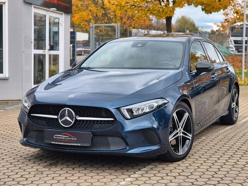 Blau Gebraucht 2019 Mercedes A180 Progressive Limousine | 19.490 € (Guter Preis) - Bild 1/4