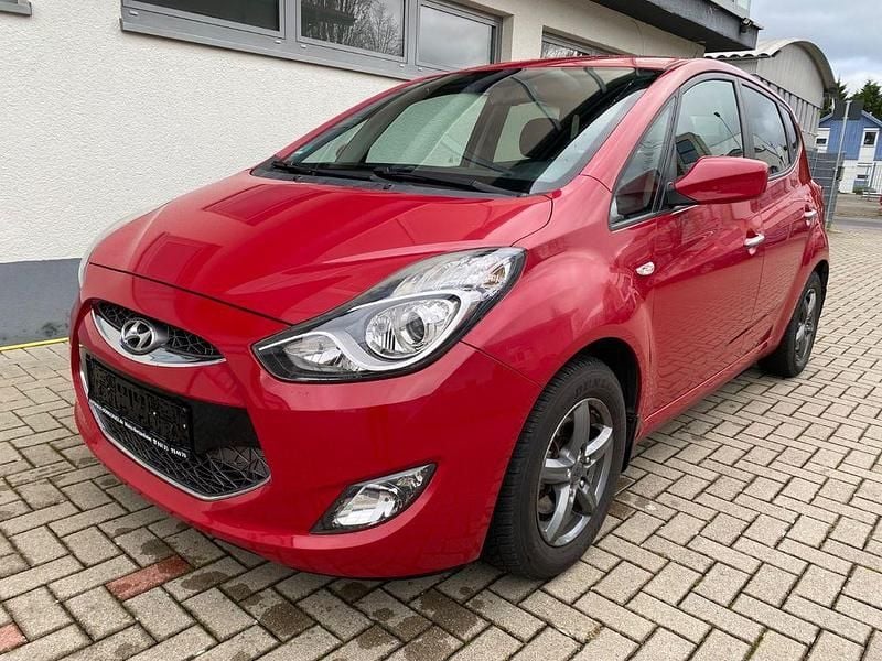 Gebraucht Hyundai ix20 Trend 116 PS (85 kW) 2014 Rot Kleinwagen