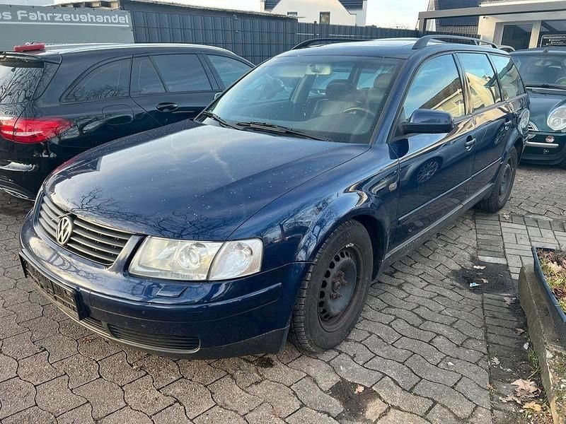 Blau Gebraucht 2000 VW Passat Kombi | 650 € (Superpreis) - Bild 1/4