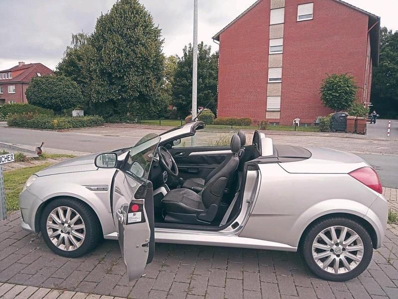 Gebraucht Opel Tigra Sport 125 PS (91 kW) 2005 Silber Cabrio
