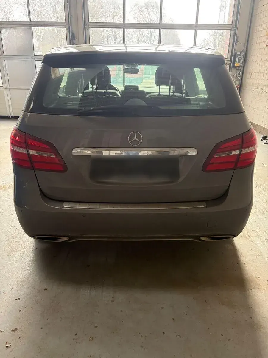 Gebraucht Mercedes B200 136 PS (100 kW) 2018 Grau Kleinwagen
