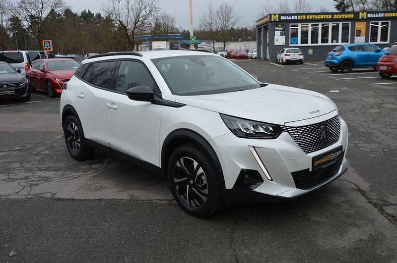 Gebraucht Peugeot e-2008 Allure 100 kW (136 PS) 2022 Weiß SUV