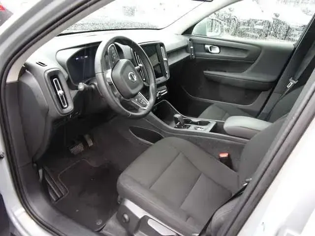 Usata Volvo XC40 129 CV (94 kW) 2024 Grigio SUV