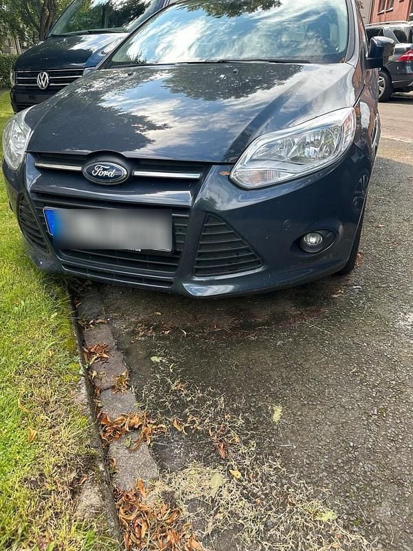 Grau Gebraucht 2013 Ford Focus Kleinwagen | 4.200 € (Guter Preis) - Bild 1/4