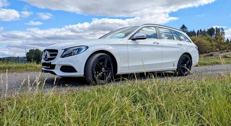 Weiß Gebraucht 2017 Mercedes C220 Kombi | 10.990 € (Guter Preis) - Bild 1/4