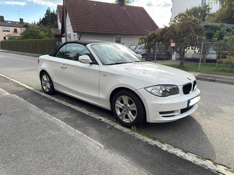 Weiß Gebraucht 2010 BMW 118 Cabriolet Cabrio | 11.111 € (Fairer Preis) - Bild 1/4
