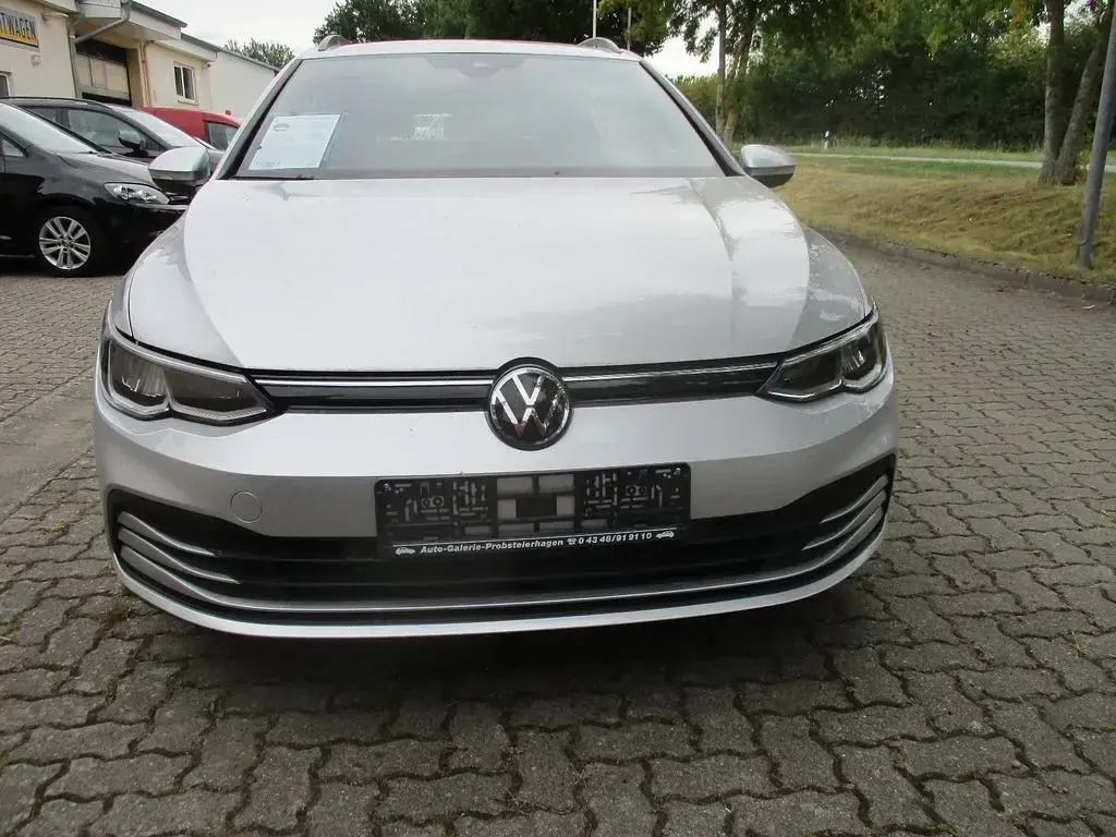 Gebraucht VW Golf VIII Life 110 PS (80 kW) 2021 Silber Kombi