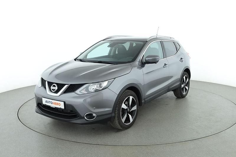 Grau Gebraucht 2016 Nissan Qashqai N-Connecta SUV | 12.790 € (Fairer Preis) - Bild 1/3