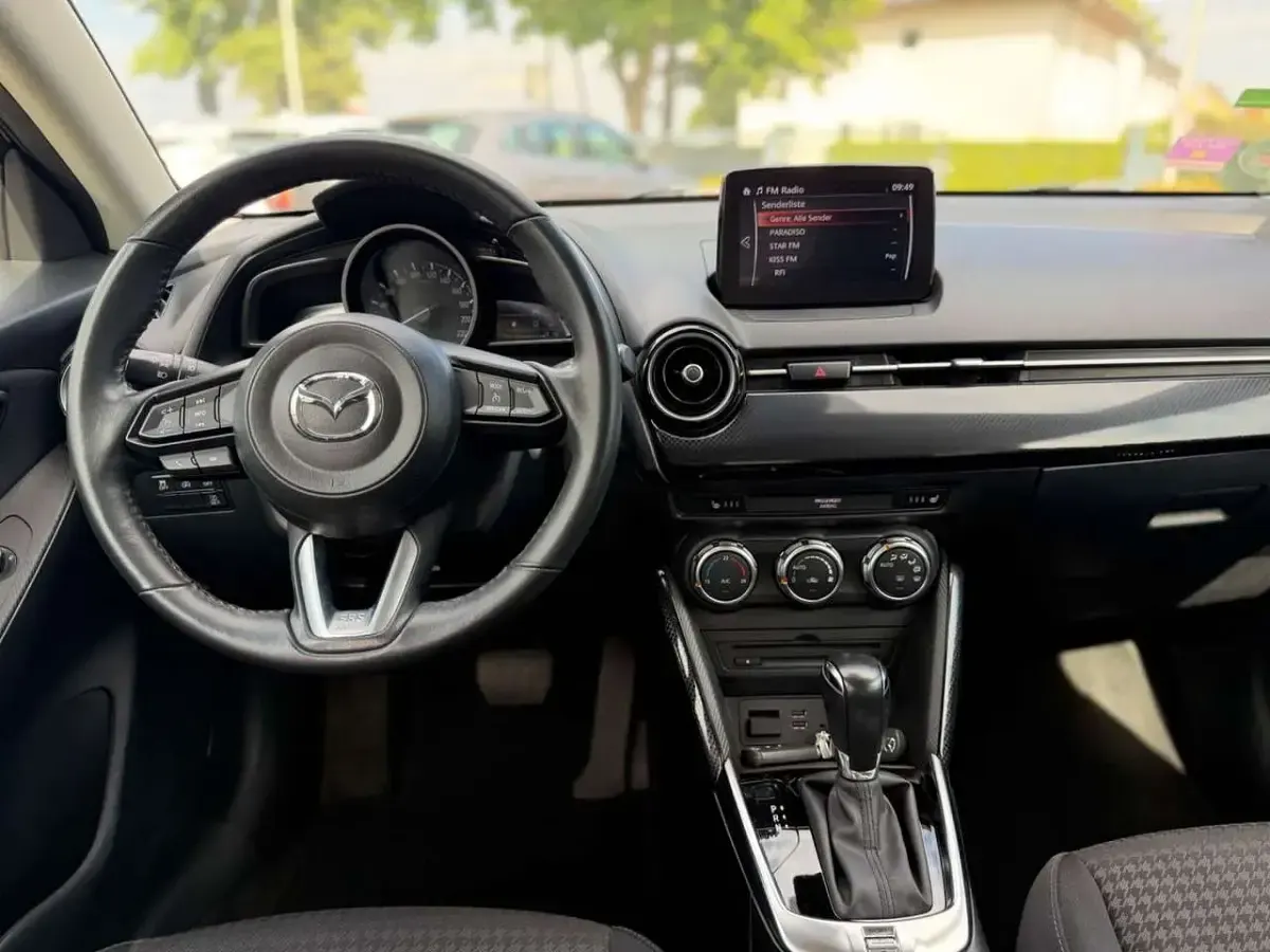 Gebraucht Mazda 2 Exclusive-Line 90 PS (66 kW) 2018 Schwarz Kleinwagen