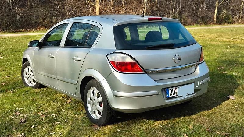Gebraucht Opel Astra Edition 105 PS (77 kW) 2005 Grau Limousine