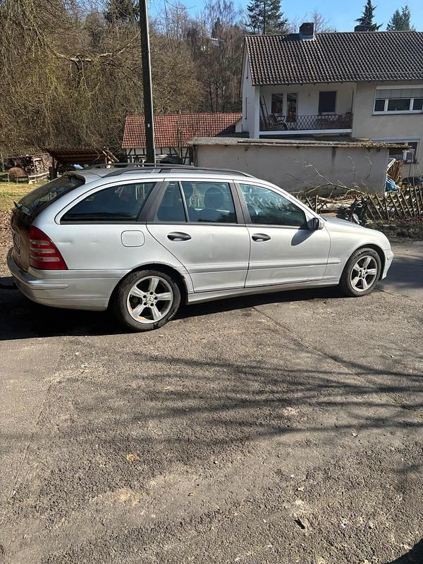 Second-hand Mercedes 220 2006 Andere farben Berlinǎ
