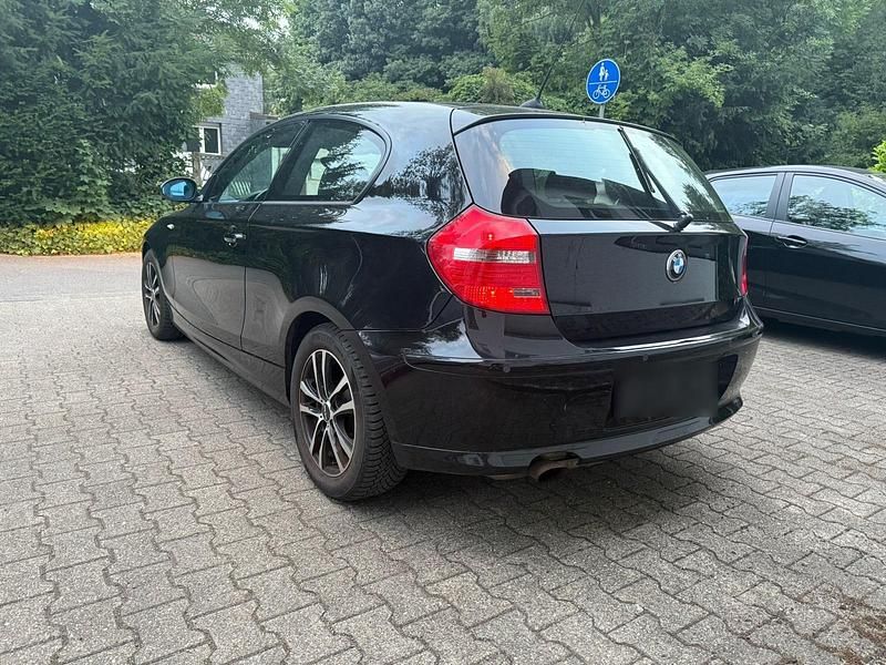 Gebraucht BMW 116 122 PS (89 kW) 2007 Schwarz Kleinwagen