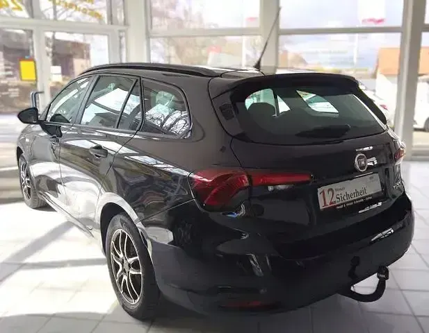 Gebraucht Fiat Tipo More 120 PS (88 kW) 2018 Schwarz Kombi