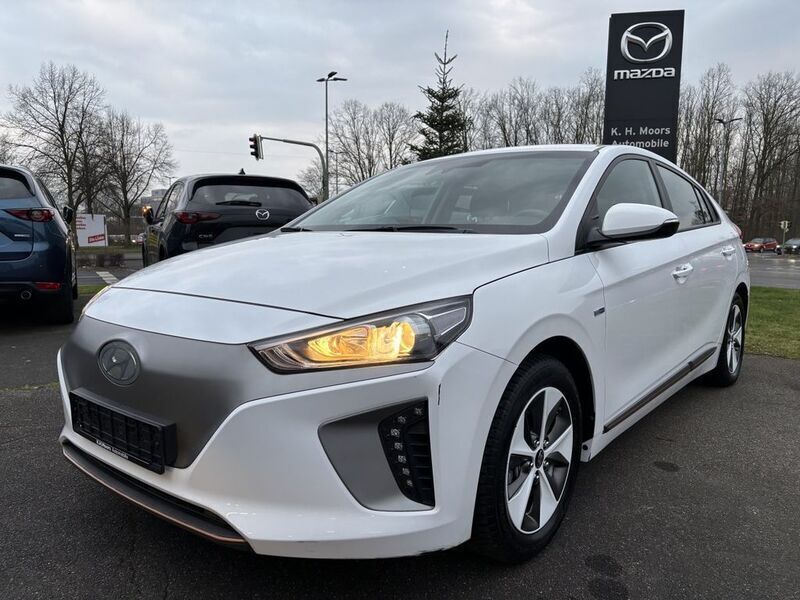 Polar white Gebraucht 2019 Hyundai Ioniq Trend Limousine | 15.990 € (Fairer Preis) - Bild 1/4