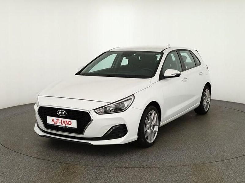 Polar white Gebraucht 2019 Hyundai i30 Limousine | 13.990 € (Fairer Preis) - Bild 1/4