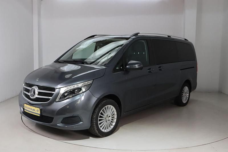 Grau Gebraucht 2017 Mercedes V250 Van / Kleinbus | 32.980 € (Superpreis) - Bild 1/4