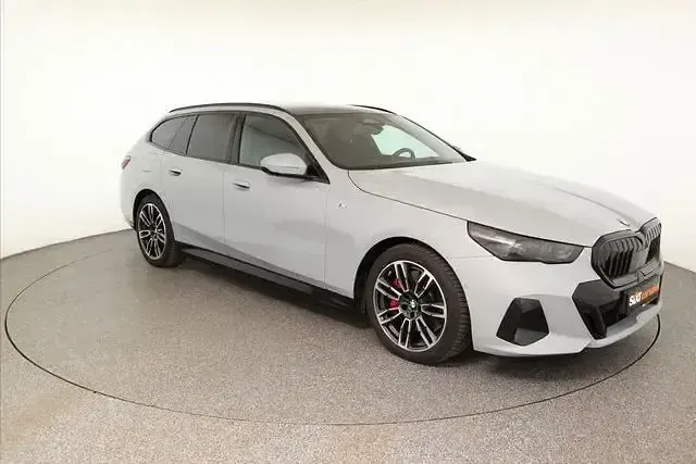 Gebraucht BMW 540 M Sport 303 PS (222 kW) 2025 Grau Kombi