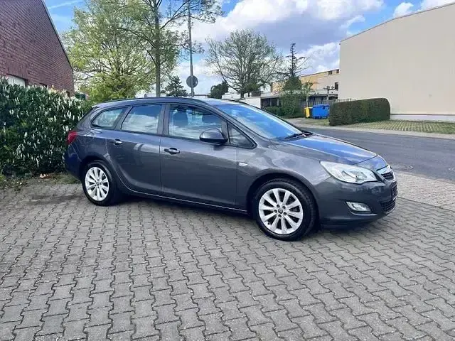 Gebraucht Opel Astra 120 PS (88 kW) 2011 Grau Kombi