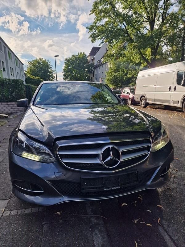 Gebraucht Mercedes E200 139 PS (102 kW) 2014 Blau Limousine