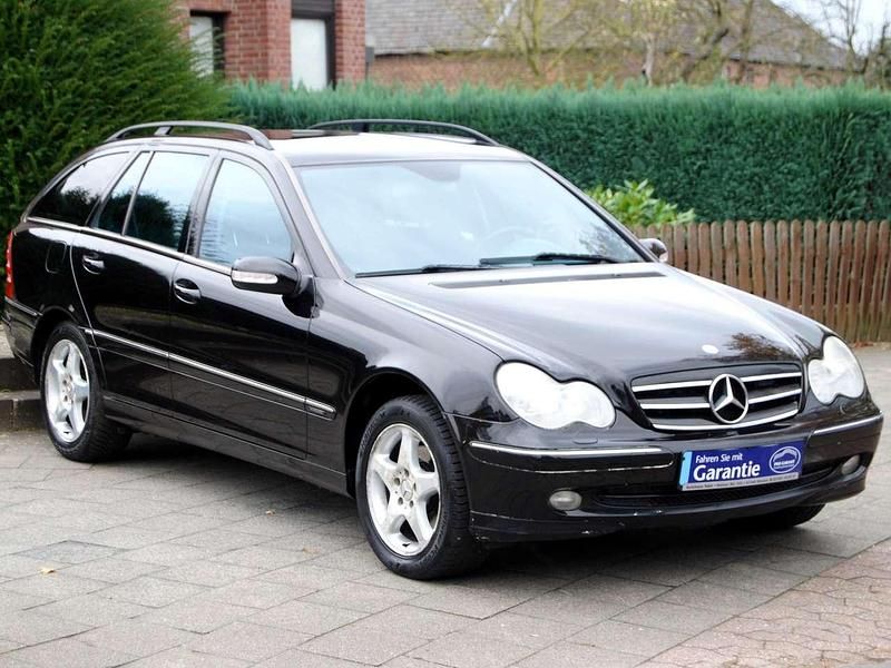 Obsidianschwarz metalliclack Gebraucht 2004 Mercedes C200 Kombi | 3.600 € (Etwas zu teuer) - Bild 1/4