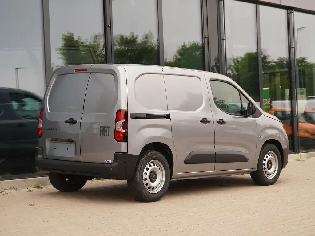 Neu Fiat e-Doblò 100 kW (136 PS) 2026 Maestro grau Van / Kleinbus