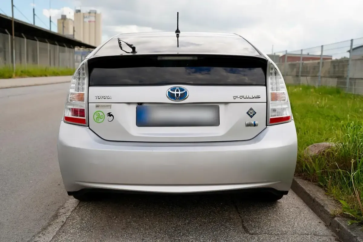 Gebraucht Toyota Prius Life 99 PS (72 kW) 2011 Silber Limousine