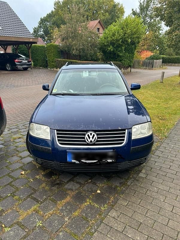 Blau Gebraucht 2002 VW Passat Kombi | 1.950 € (Fairer Preis) - Bild 1/4
